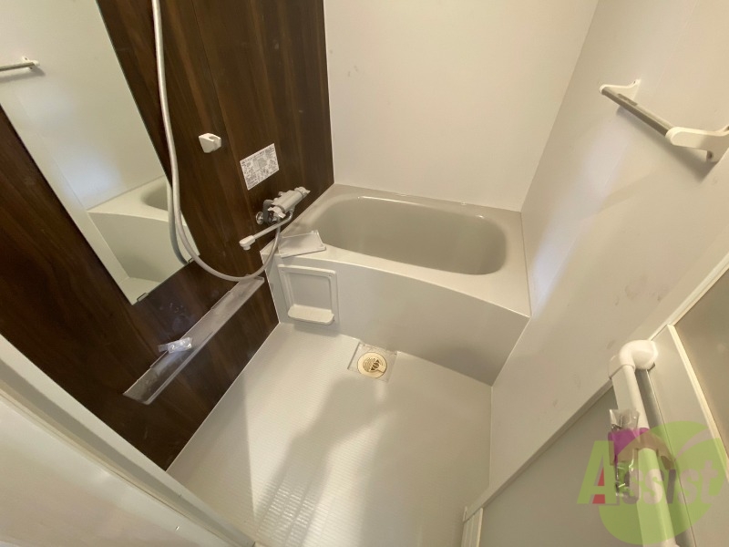 バス・シャワールーム　お風呂になります。一日の疲れを癒してくださいね。