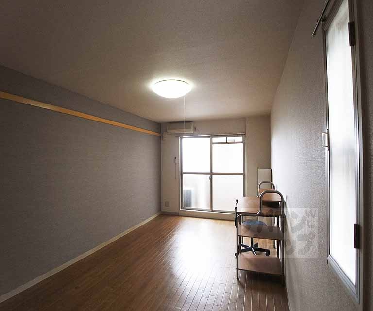 居室・リビング　家具・家電は残置物につき設備対象外となります。