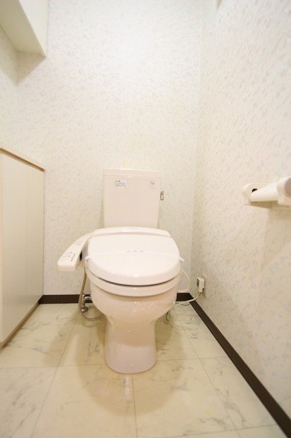 トイレ　同物件、別号室のものです。