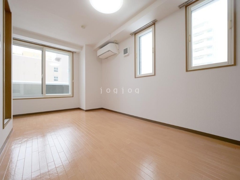 その他部屋・スペース　窓が複数あり明るい！