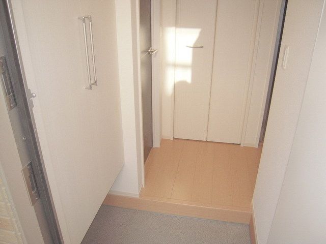 玄関　★下駄箱付きで玄関すっきり★