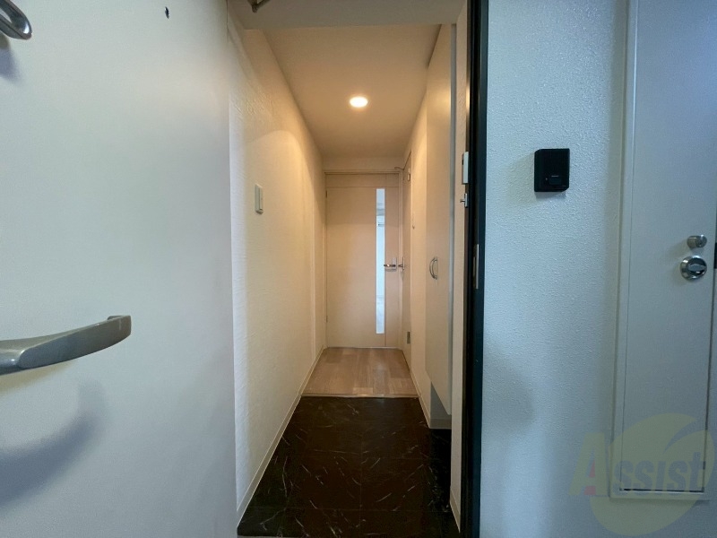 玄関　玄関です。すぐ広いリビングにつながっています。