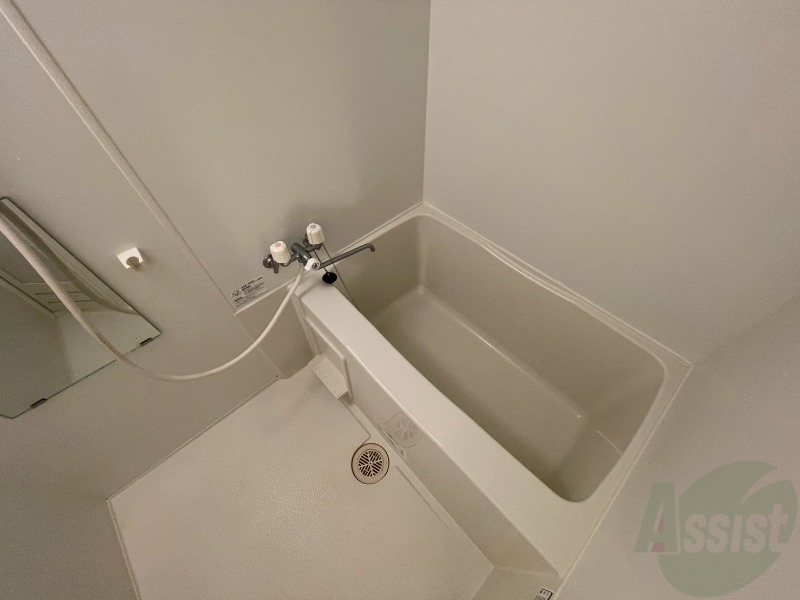 バス・シャワールーム　お風呂になります。一日の疲れを癒してくださいね。