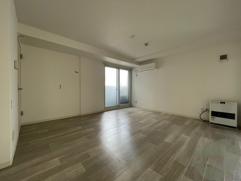 居室・リビング　リビングは白を基調としていて明るい印象ですね！