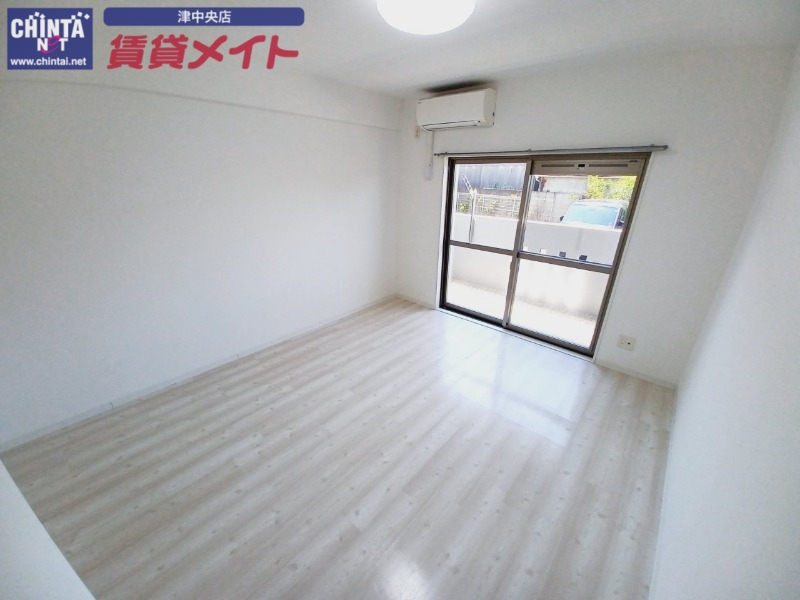 居室・リビング　同物件別部屋参考写真です。