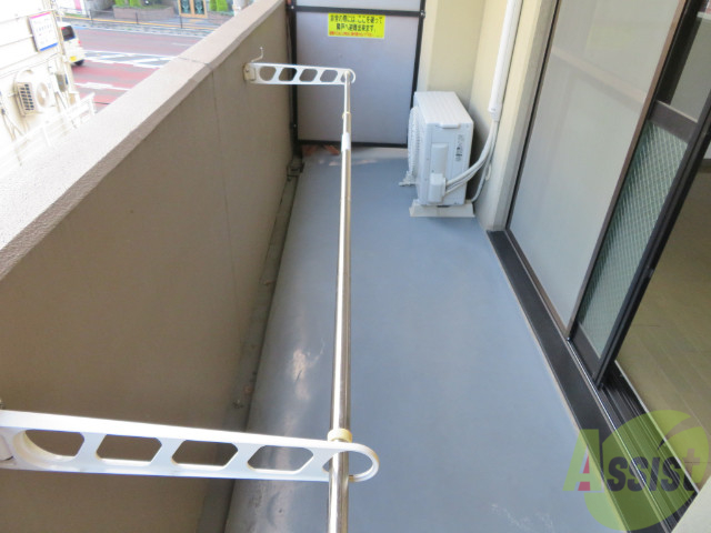 バルコニー　お天気のいい日はバルコニーで洗濯物も干せますよ。