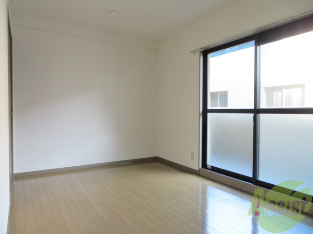 居室・リビング　明るい光が差し込む素敵なお部屋ですね～。