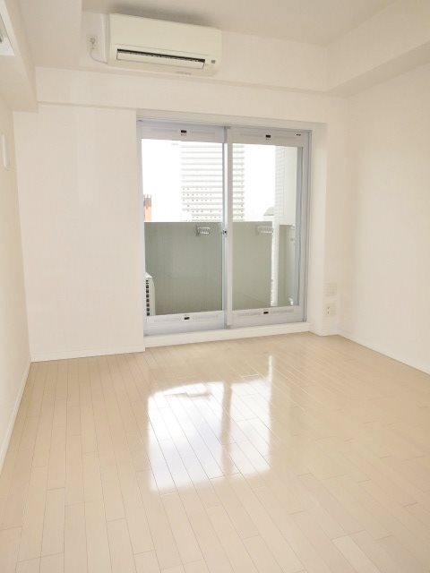 居室・リビング　室内写真は同タイプ別号室です