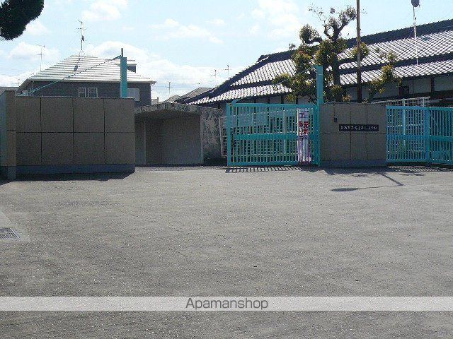 小学校　鳴滝小学校（小学校）まで940m