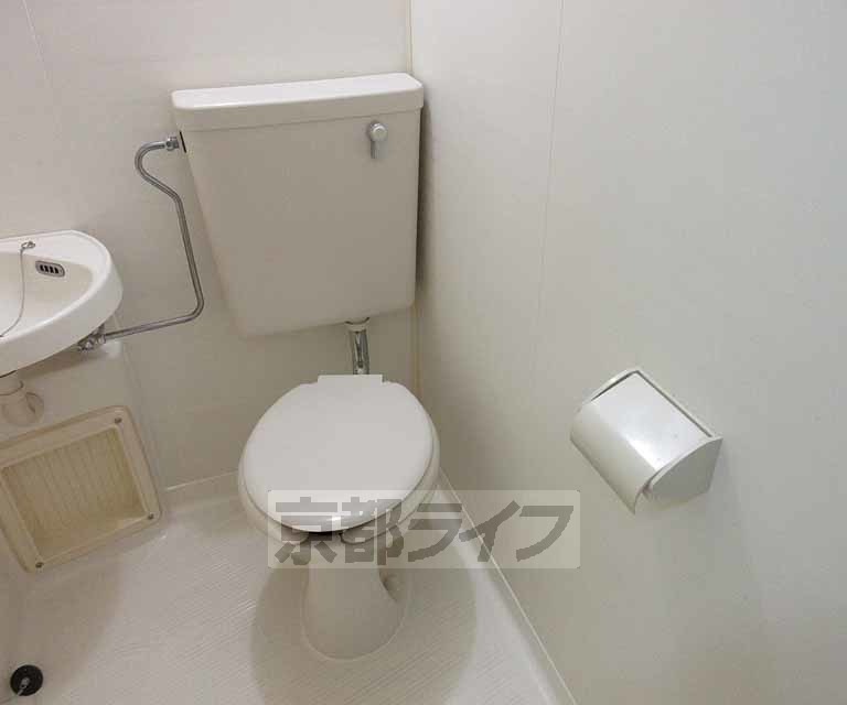 トイレ　トイレ周り広めです・