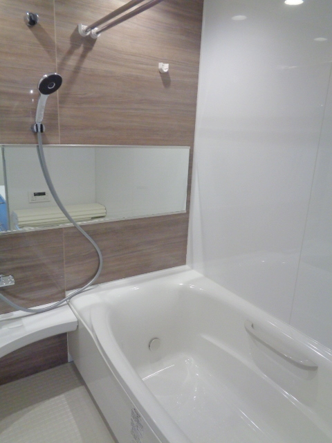 バス・シャワールーム　追焚・暖房乾燥機能付きバスルーム