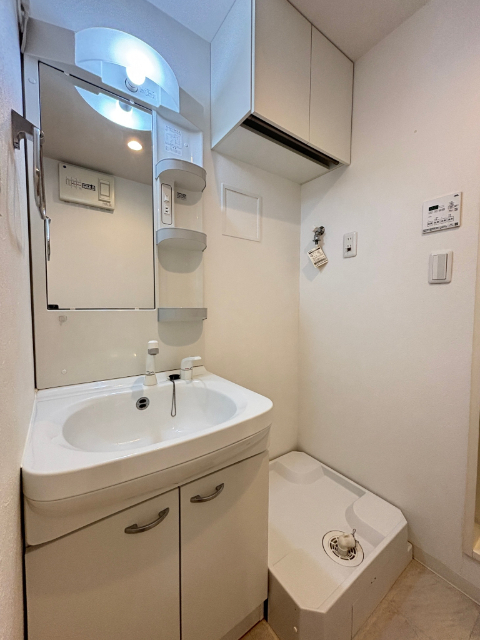 洗面設備　※同物件の別部屋の写真となります。