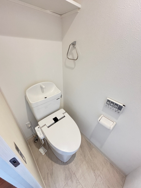 トイレ　※同物件の別部屋の写真となります。