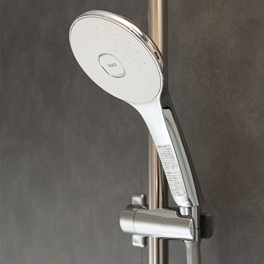 バス・シャワールーム　嬉しい追い焚き・浴室乾燥機付きです♪