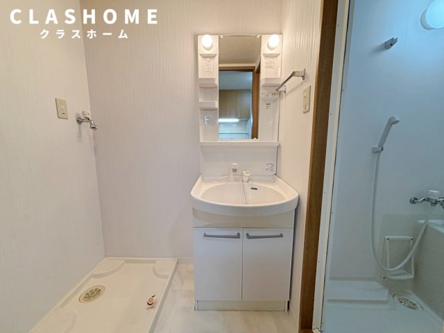洗面設備　同物件の別部屋になります。