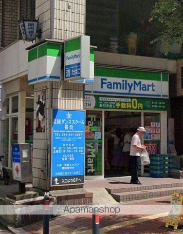 コンビニ　ファミリーマート（コンビニ）まで1111m