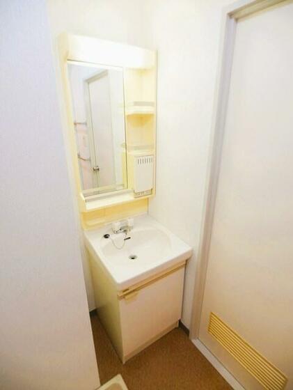 洗面設備　洗面所独立　給湯はリモコンで温度設定　お湯のハンドル１本で適