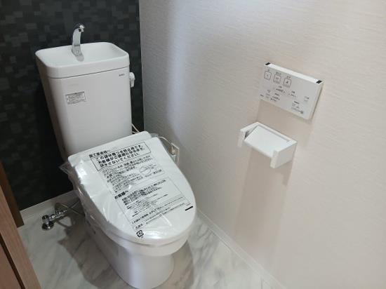 トイレ　温水洗浄暖房便座付トイレ