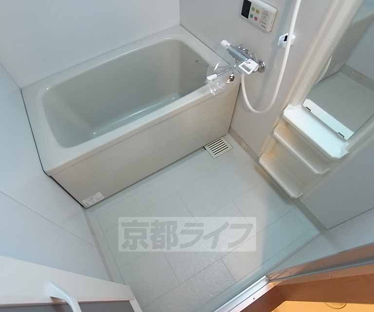 バス・シャワールーム　ゆっくり浸かれるお風呂です。