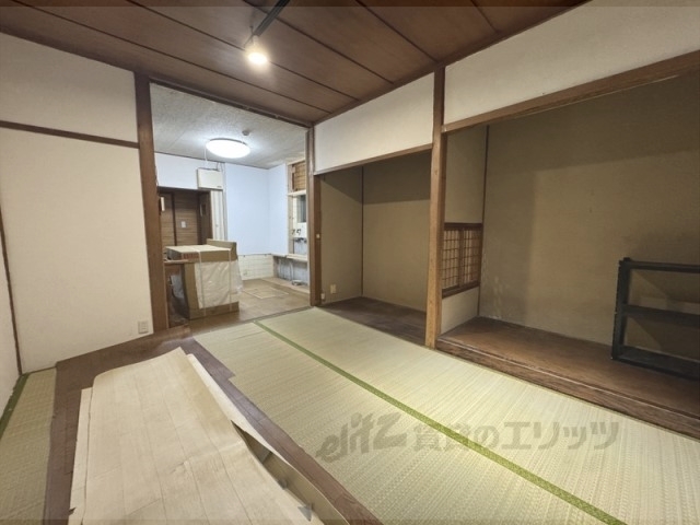 ＪＲ東海道本線 西大路駅 徒歩9分 2階建 築57年の居間写真