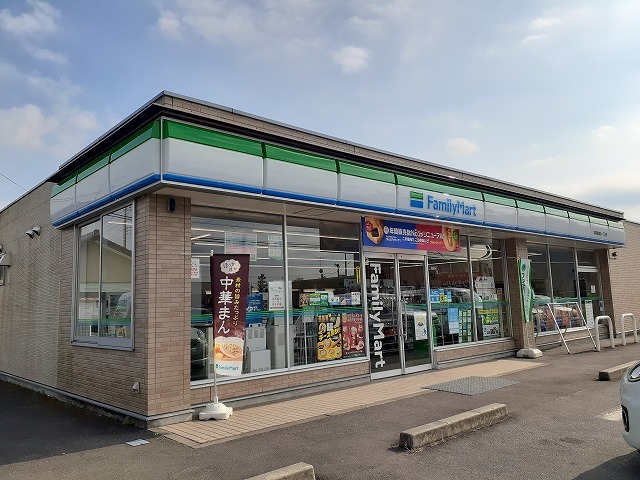 コンビニ　ファミリーマート細谷1丁目店（コンビニ）まで300m