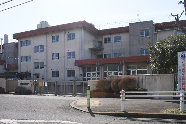 小学校　八王子市立 宇津木台小学校（小学校）まで1056m