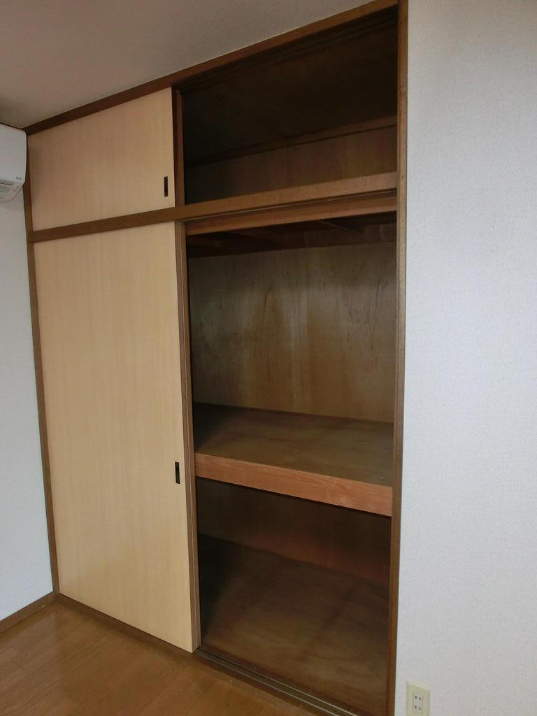 収納　押入