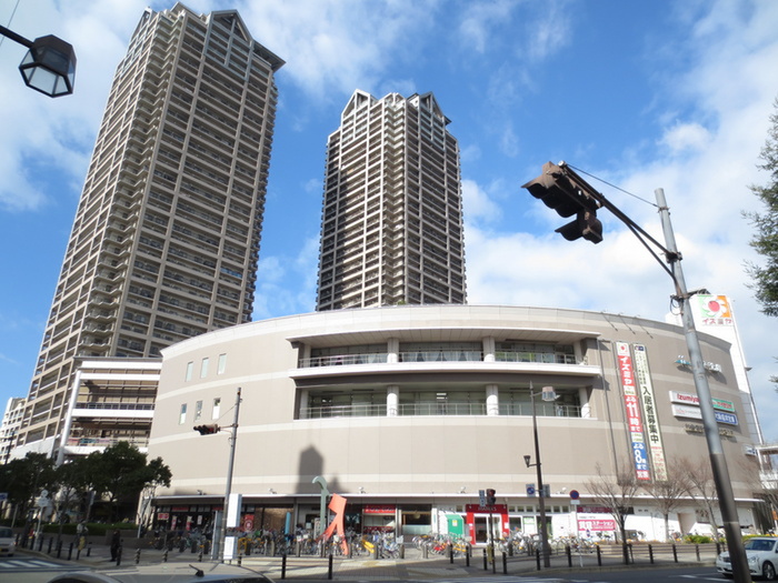 スーパー　イズミヤ（スーパー）まで1400m