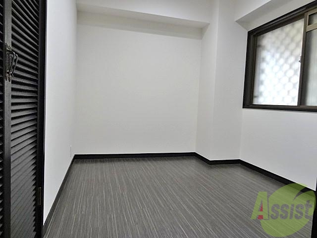 その他部屋・スペース　元和室の名残の障子がありますが、和モダンな感じでいいですね