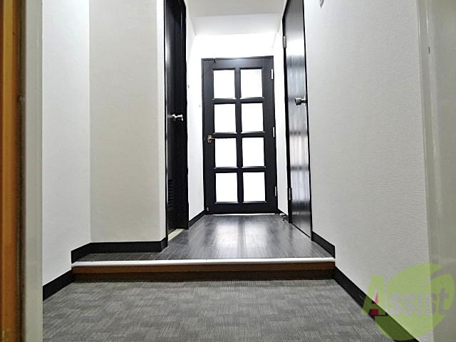 玄関　広さあるので左手にシューズボックスおいてもいいですね。