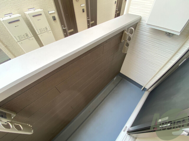 バルコニー　こちらはバルコニー。洗濯物が干せるようになっています。