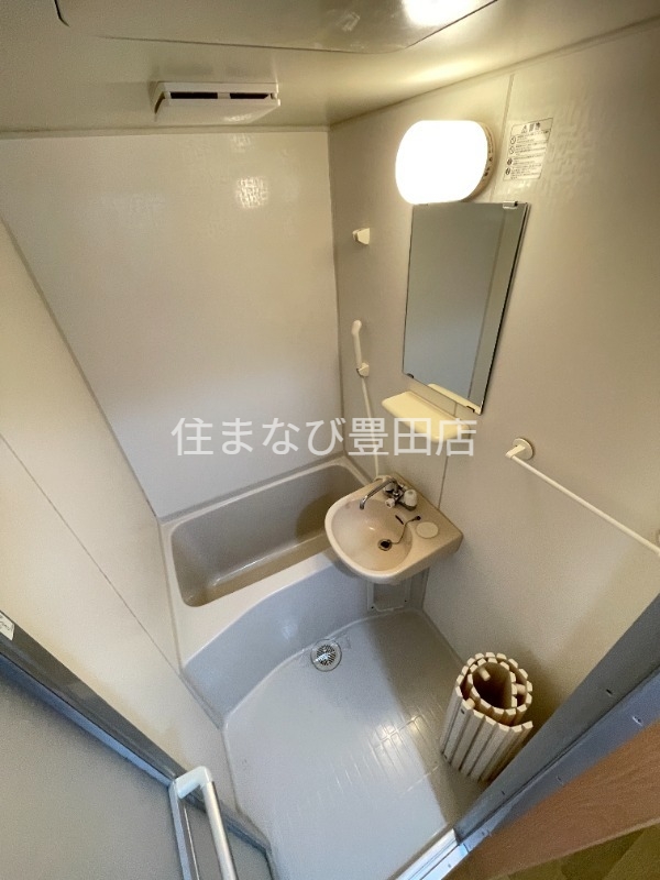 バス・シャワールーム　同型別部屋写真・反転
