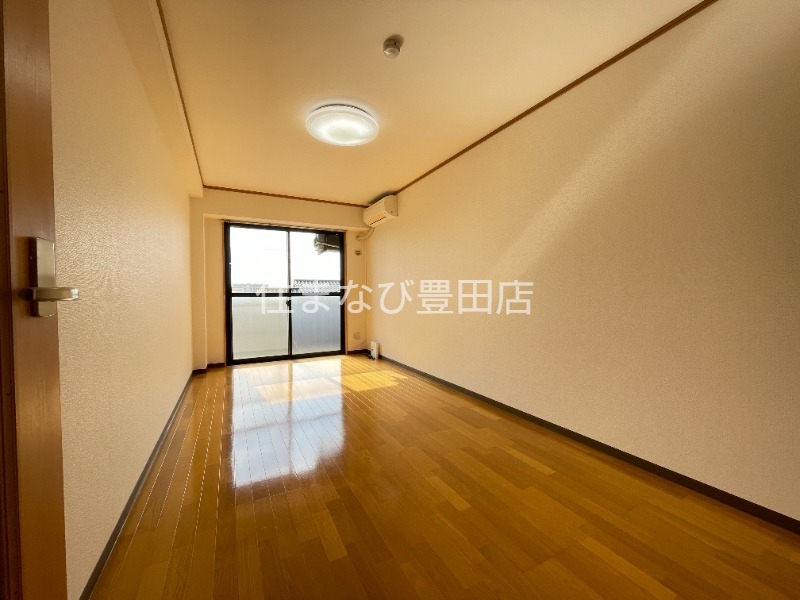 居室・リビング　同型別部屋写真・反転