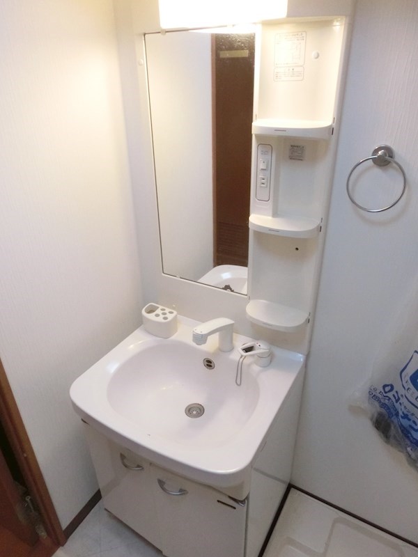 洗面設備　※同物件別号室参考写真