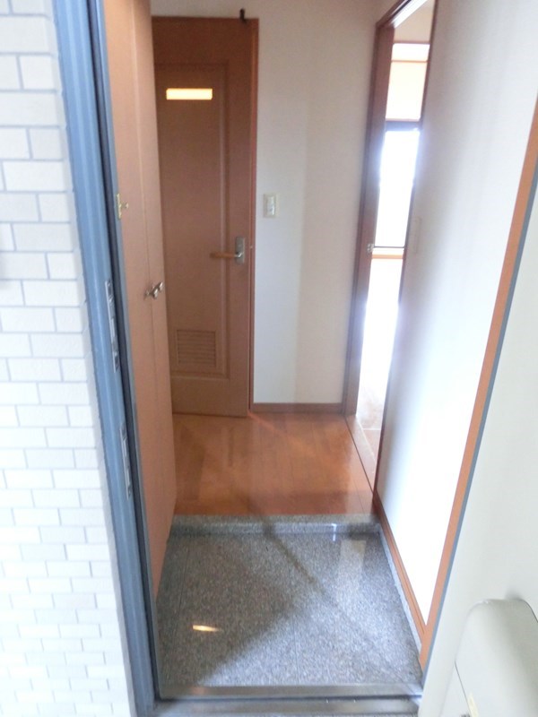 玄関　※同物件別号室参考写真
