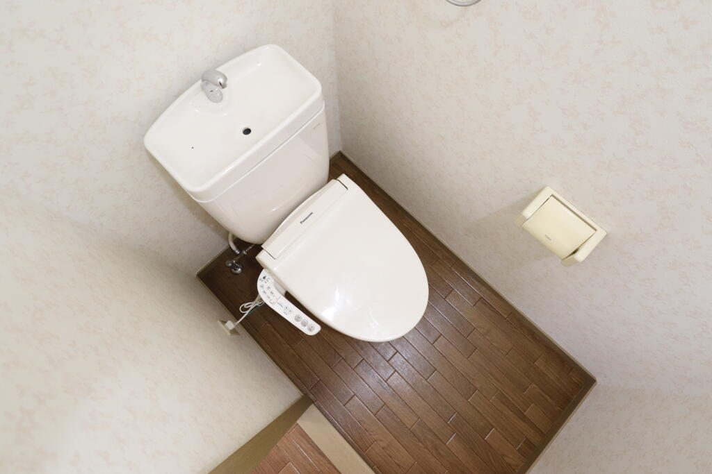 トイレ　温水洗浄便座付きトイレです♪