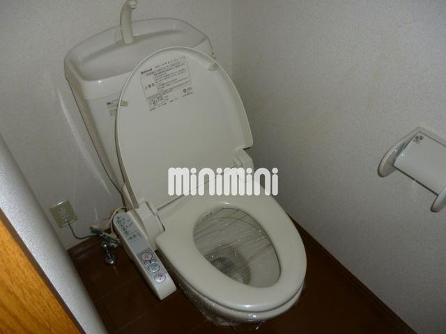 トイレ　シャワー付きトイレです