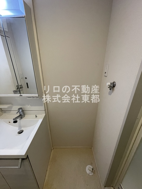 その他　洗濯機置き場は室内にあるので雨に濡れる心配はありません。