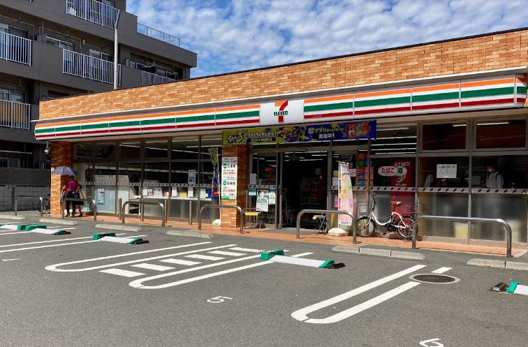 コンビニ　セブンイレブン 中野坂上駅西店（コンビニ）まで393m