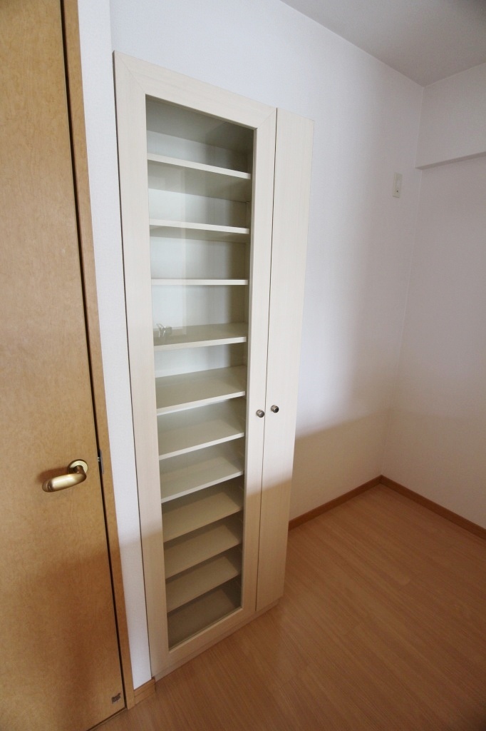 その他設備　食器棚※別号室の参考写真になります。