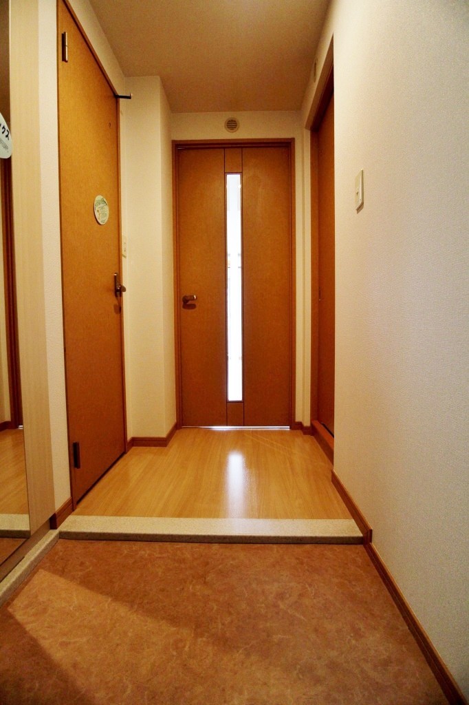 玄関　玄関※別号室の参考写真になります。