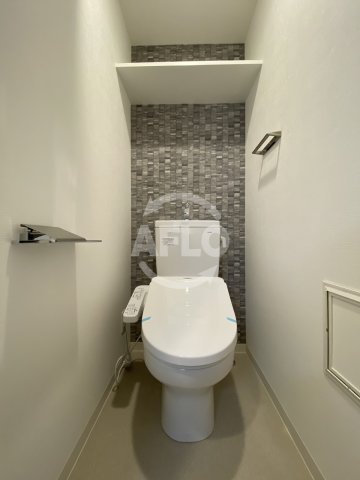 トイレ　エスリード南森町ラグシス　温水洗浄便座