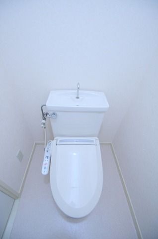 トイレ　温水洗浄便座