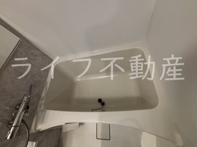 バス・シャワールーム　コンパクトで使いやすいお風呂です
