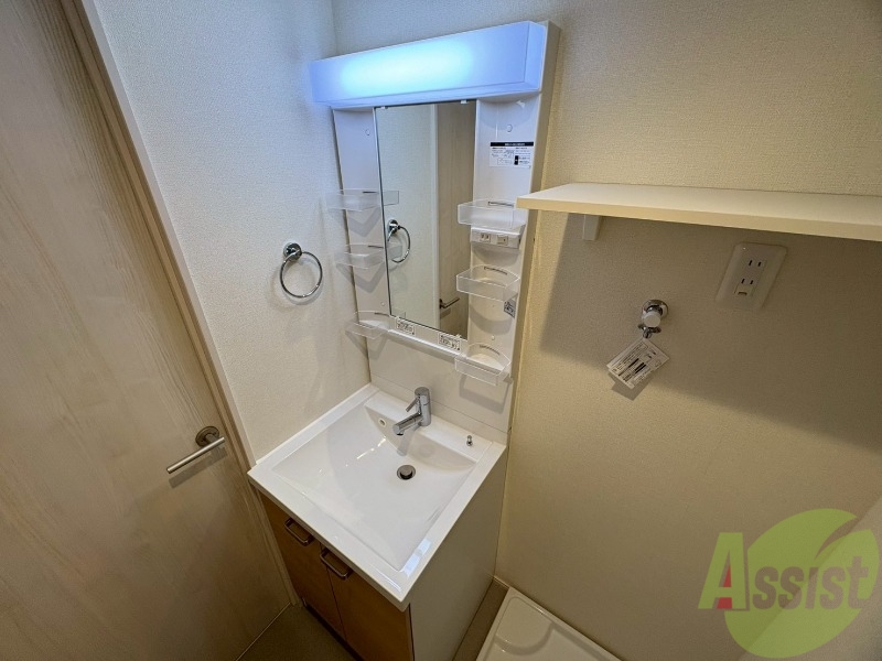 洗面設備　独立洗面台です。毎日の身支度が楽しみになりますね。