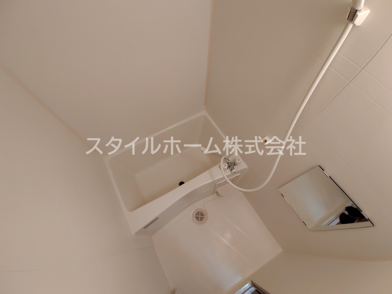 バス・シャワールーム　落ち着いた空間のお風呂です