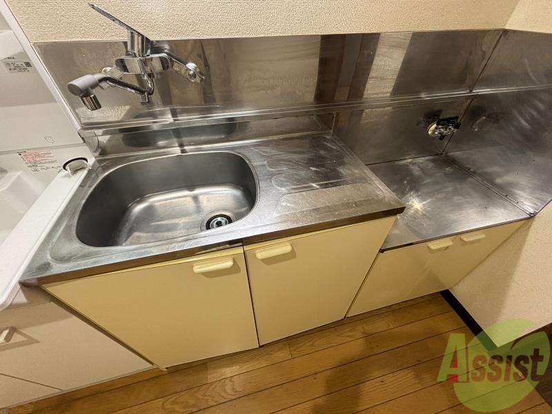 キッチン　キッチンです。ご自身でコンロを設置していただけます。