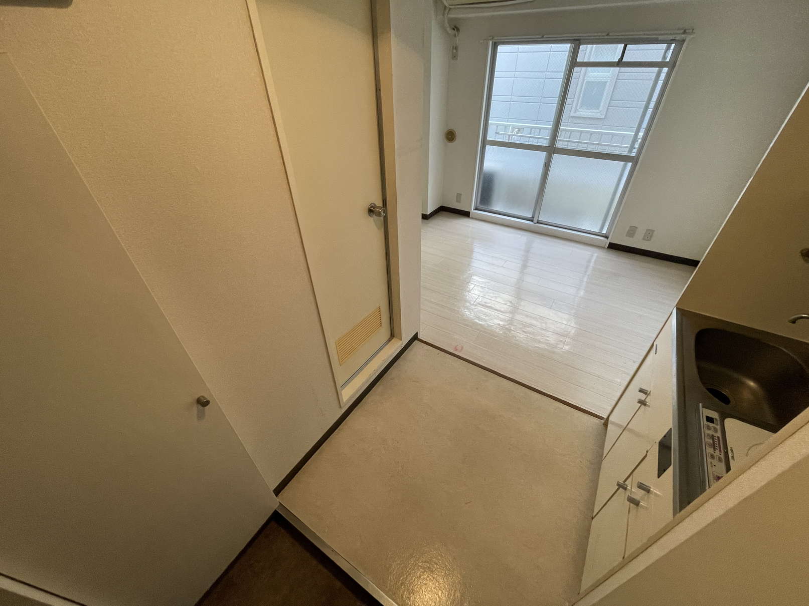 洗面設備　※同物件別号室の参考写真です。