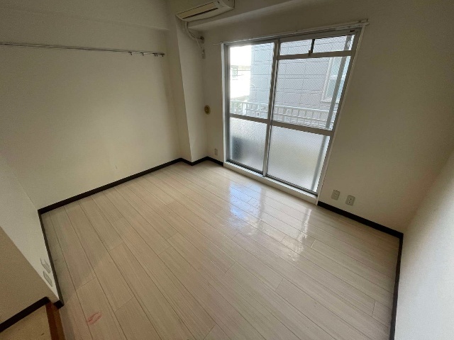 居室・リビング　※同物件別号室の参考写真です。