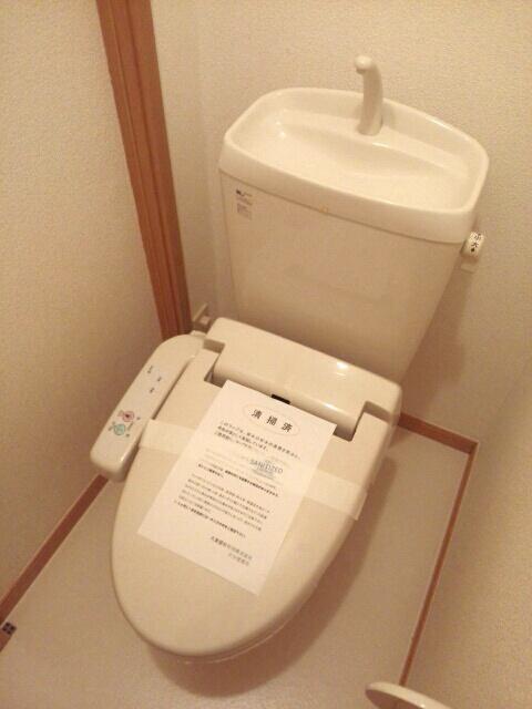 トイレ　温水洗浄便座